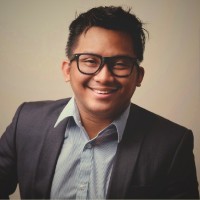 Kris De Luna