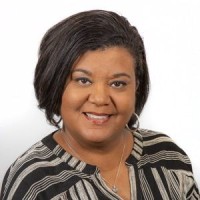 Lisa Morrow, Cap, Om