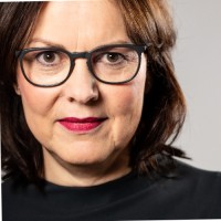 Annette Van Welzenis