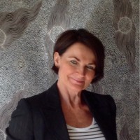 Dr Robyn Levingston