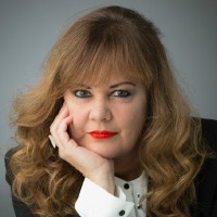 Roxanne Avery