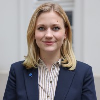 Eva Mattes