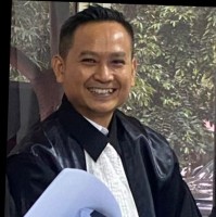 Ichwan Hakim S.E., S.H., M.M