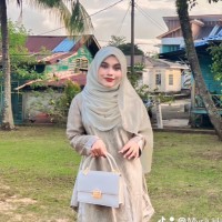 Nik Amira H.
