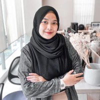 Destria Anggella Pratiwi, S.Log