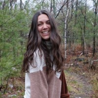 Alicia Hums