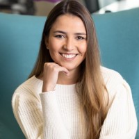 Laura Oliveira