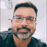 João Claudio Linhares Vila Gomes.