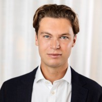 Hjalmar S.