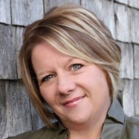 Pam Mackinnon
