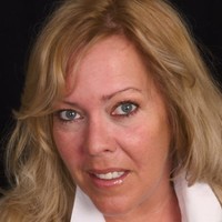 Bobbie K Koumonduros