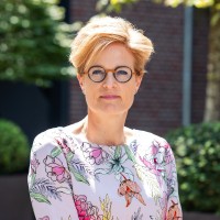 Erna De Vries
