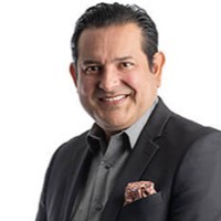 Tomás León, MBA