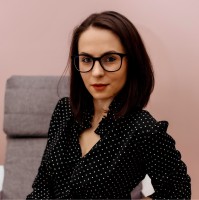 Elena R.