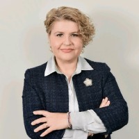 Esmeralda Hasaj, Msa, Mba, Cips