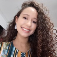 Larissa Araújo Stábile