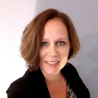 Lisa Badolato, Qas
