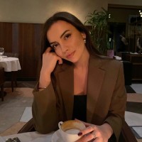 Esra Sarı