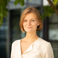 Dr. Lisa Hollands