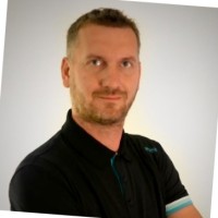 Dirk Aust