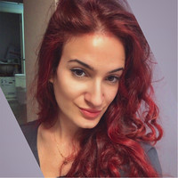 Dana Hosseini-Yazdi Mesón