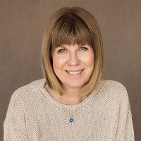Zsuzsanna Szvetelszky