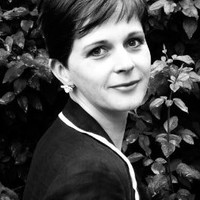 Suzanne Dean