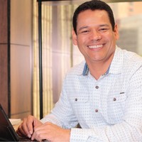 LUIS FERNANDO VILLA TABARES