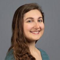 Renee Lamprinakos, Pe