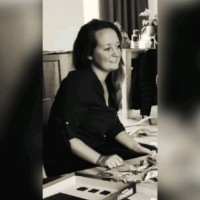 Amanda Van Straalen