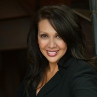 LAURA VALENZUELA