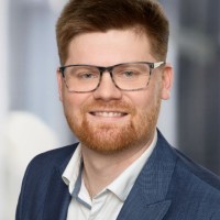 Dr. Uwe Bayer