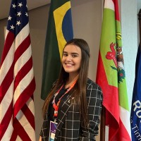 Larissa Isadora Curbani