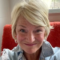 Lynne Knight