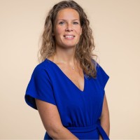 Nelleke T.