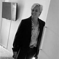 Anita De Vries