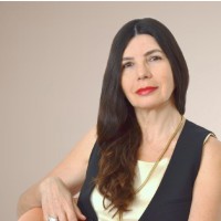 María R.