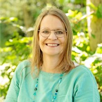 Dr Yvonne Waft