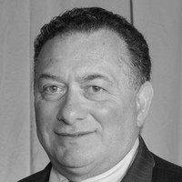 Daniel W Derose