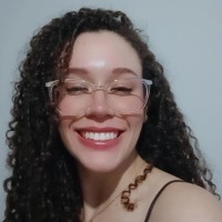 Júlia Reis