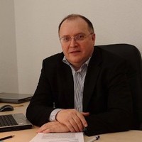 András Auth