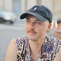 Nicolas Janssen (Die/Hun Of Hij/Hem)