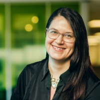 Christina Poirier, Crha