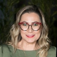 Daniela de Azambuja Esteves