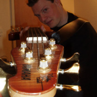 🎸 Mark Shield