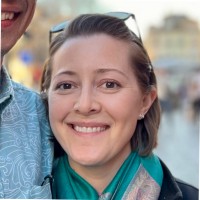 Alicia Hahn - Ux Product Analyst- Veterinarian- Author