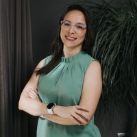 Aline A.
