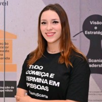 Ellen Júlia