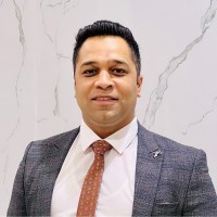 Abdallah Medhat, Esaa, Est