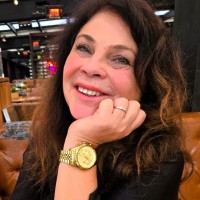 Joyce Lunenburg Seegers